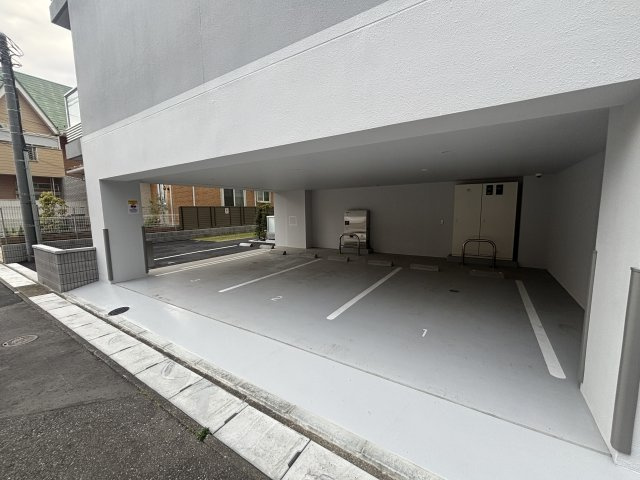 GENOVIA妙典の駐車場