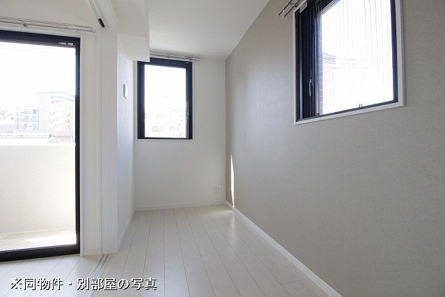 【バルコニー】 | Y’s Nishijin | 別号室の写真になります。現況優先。