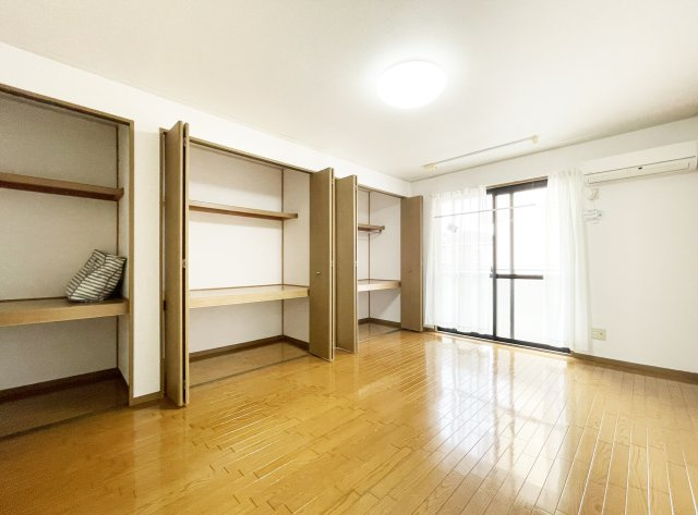 ドミール古川 C棟の居間・リビング