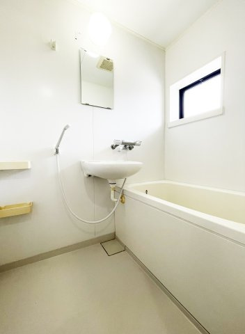 ドミール古川 C棟の浴室