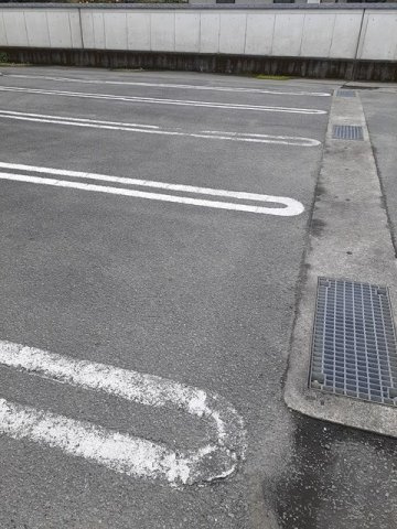 シャン・ドゥ・フルールの駐車場|カースペースがあります