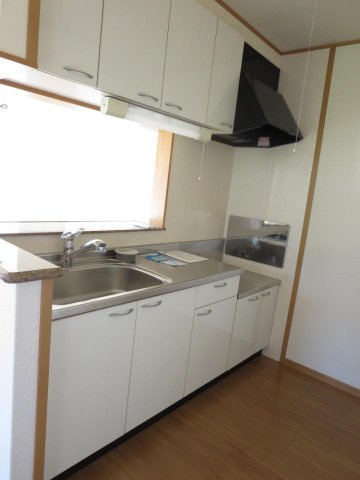 シャン・ドゥ・フルールのキッチン|コンパクトなキッチンで掃除もラクラク