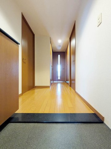 東急ドエル・アルス三田中央A棟の玄関