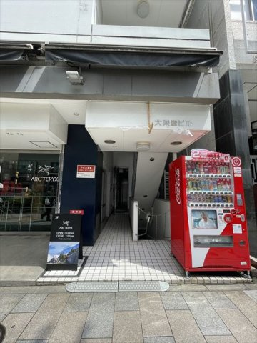 大栄堂ビルのエントランス|エントランスです