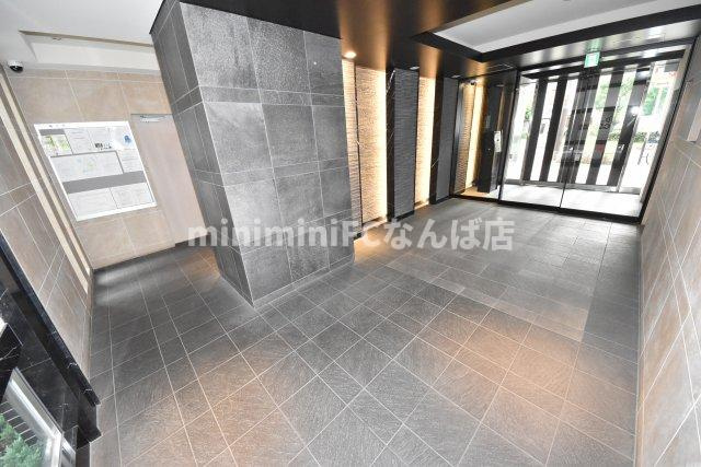 プレサンス難波駅前のエントランス