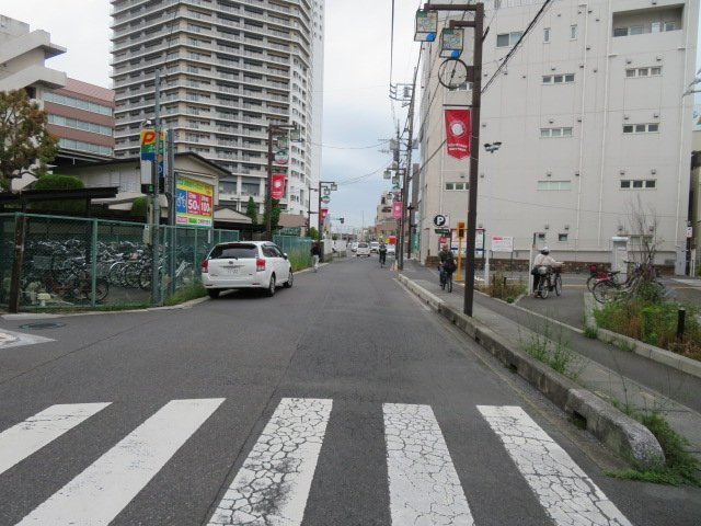 越谷市越ヶ谷１丁目の店舗事務所の周辺