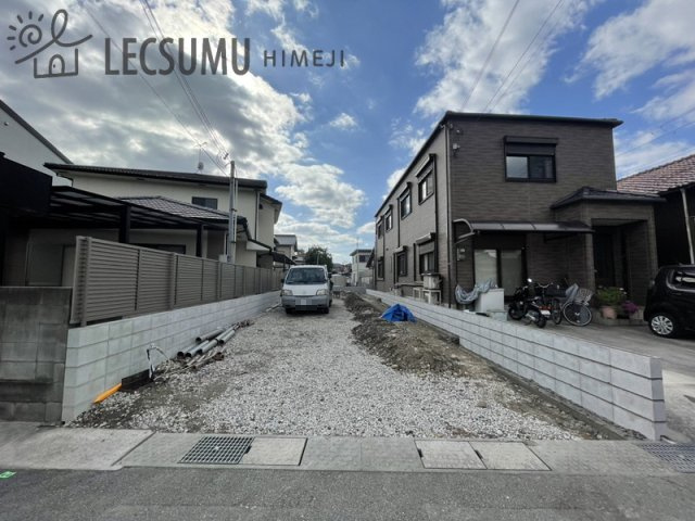 姫路市八代本町２丁目／売土地の前面道路含む現地写真