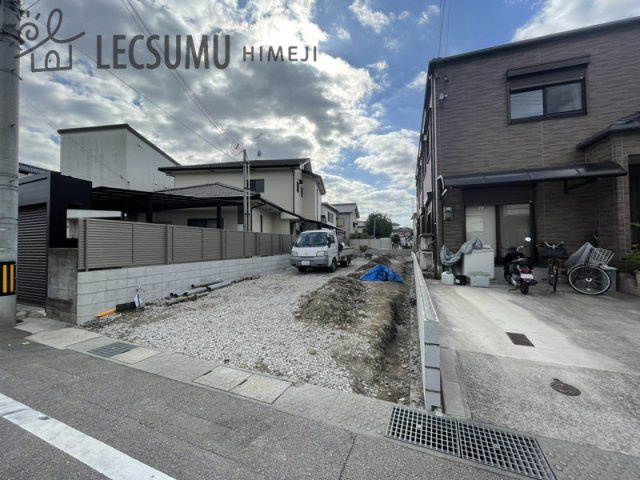 姫路市八代本町２丁目／売土地の前面道路含む現地写真