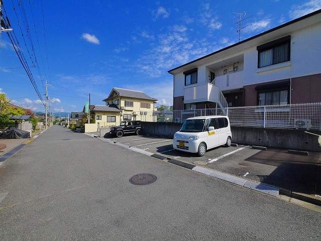 メイプル桜ヶ丘の駐車場
