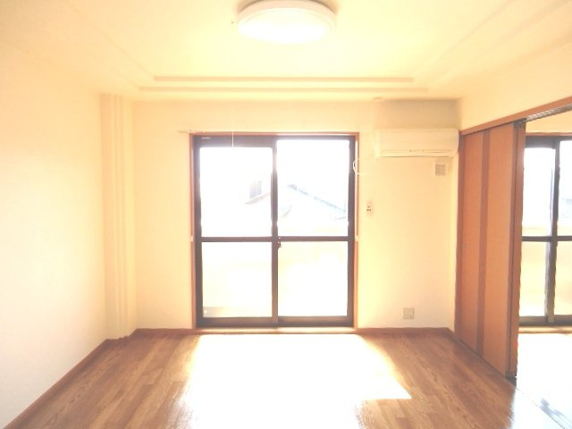 フォレストヴィラ本江の内装|洋室2