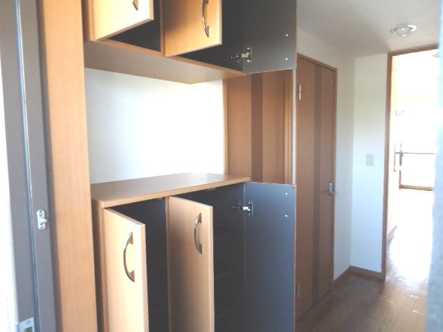 フォレストヴィラ本江のその他|靴箱　オープン