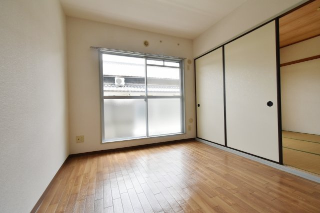 メゾンアイリスの洋室