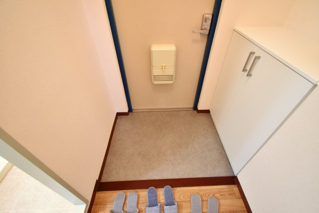 メゾンアイリスの玄関