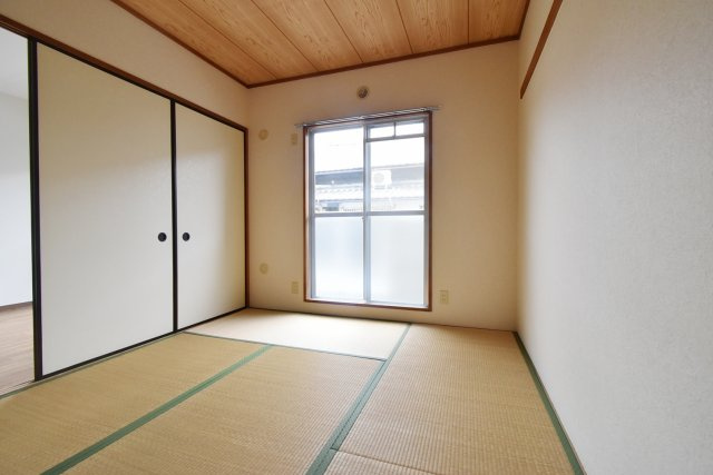 メゾンアイリスの和室