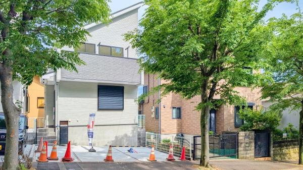 横須賀市湘南鷹取３丁目の新築一戸建の前面道路含む現地写真|落ち着いた街並みになります。
是非一度、現地へお越しください。 
ご自宅までの送迎もいたします