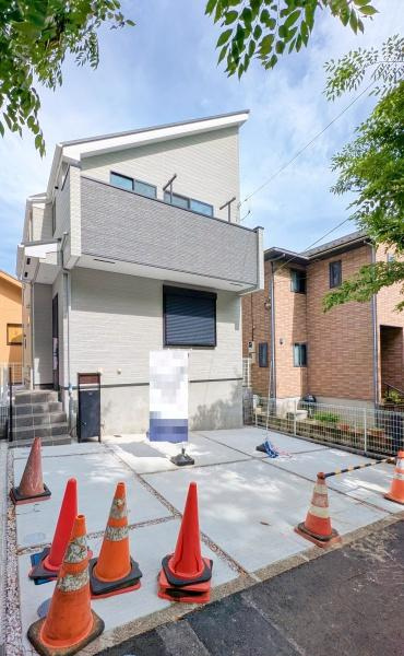 横須賀市湘南鷹取３丁目の新築一戸建の外観|堂々と完成しました！いつでもご案内可能です！
お車でご自宅まで送迎承ります。