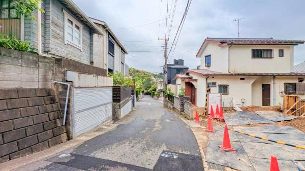 鎌倉市大船の新築一戸建の前面道路含む現地写真