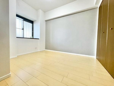 【寝室】 | ファミール松原ステーションコート | 一人ひとりの大切なプライベート空間。趣味・感性で個性的に飾って頂けるようシンプルに仕上げてあります。ゆとりある広さで、一人の時間をゆったりと過ごせる安らぐお部屋になるはずです♪