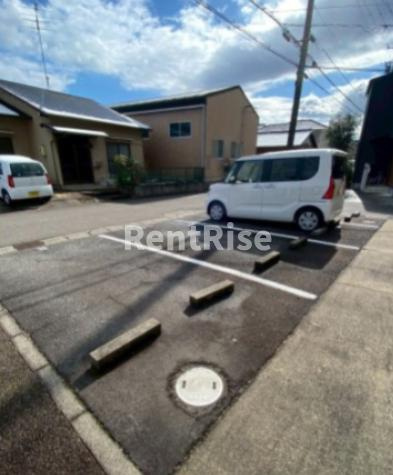 セジュール高畑 Ｂの駐車場