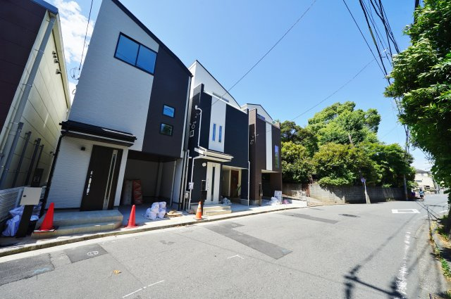 【横浜市保土ケ谷区常盤台31-20全3棟新築戸建て】★仲介手数料無料★の前面道路含む現地写真