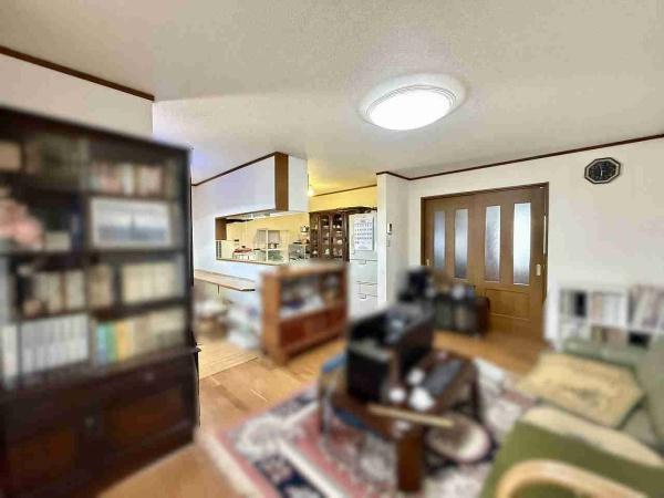 【居間・リビング】 | 明石市魚住町長坂寺　中古戸建