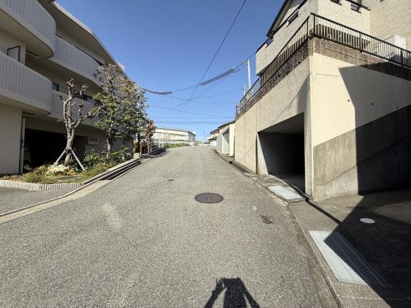 【前面道路含む現地写真】 | 明石市魚住町長坂寺　中古戸建