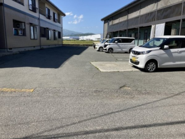 キャンブリア柴橋の駐車場