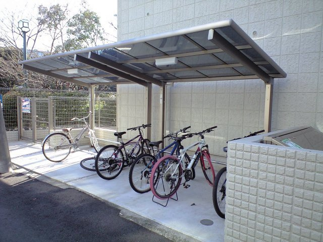メゾン　コンフォールのその他共用部分|屋根付駐輪場