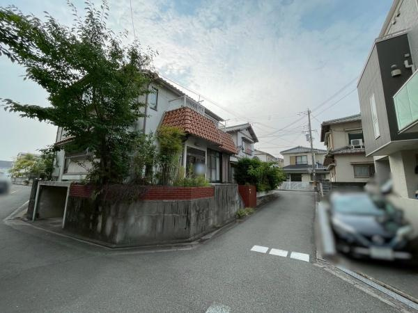 和歌山市和歌川町　中古戸建の前面道路含む現地写真