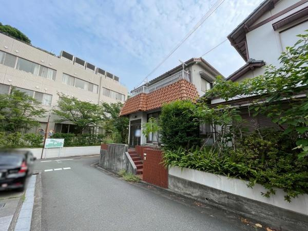 和歌山市和歌川町　中古戸建の前面道路含む現地写真