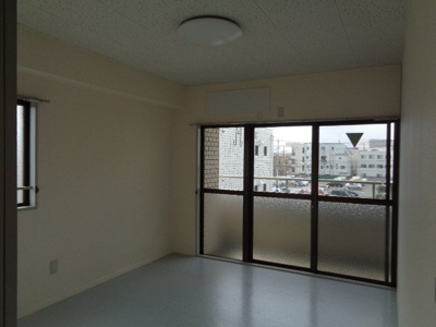 【居間・リビング】 | セゾンシティプラザ | 落ち着いた色調の洋室です