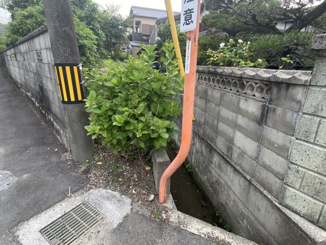 西条市安知生売土地の外観|南東側水路