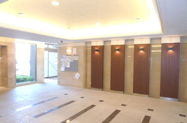 エバーライフ久留米南【キャッシュバック対象物件】のエントランス|ゆとりのあるエントランスです