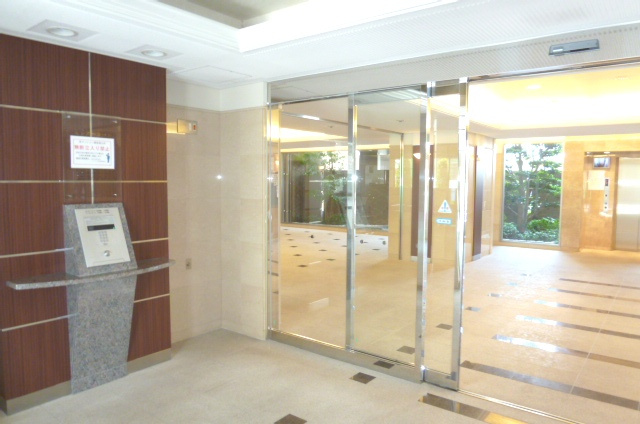 エバーライフ久留米南【キャッシュバック対象物件】のロビー|ゆとりのあるロビーです