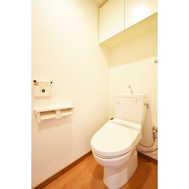 エバーライフ久留米南【キャッシュバック対象物件】のトイレ|落ち着いた色調のトイレです