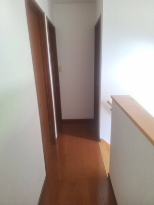【内装】 | 鳥取市桂見中古一戸建て | 2階廊下
