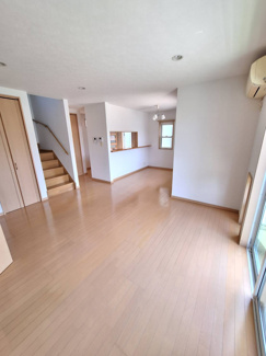 【居間・リビング】 | 鳥取市桂見中古一戸建て