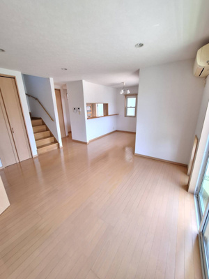 【居間・リビング】 | 鳥取市桂見中古一戸建て