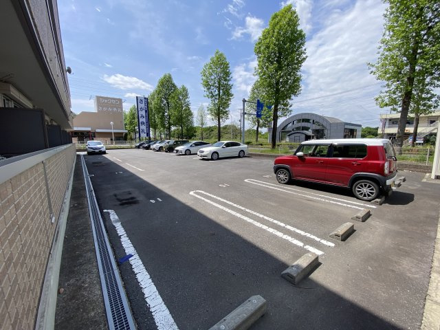 ハーベスト・コートの駐車場