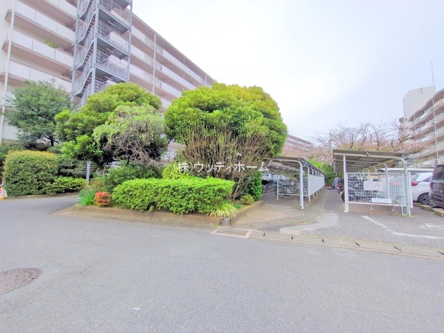 越谷ファミリータウンB棟　中古マンションの外観