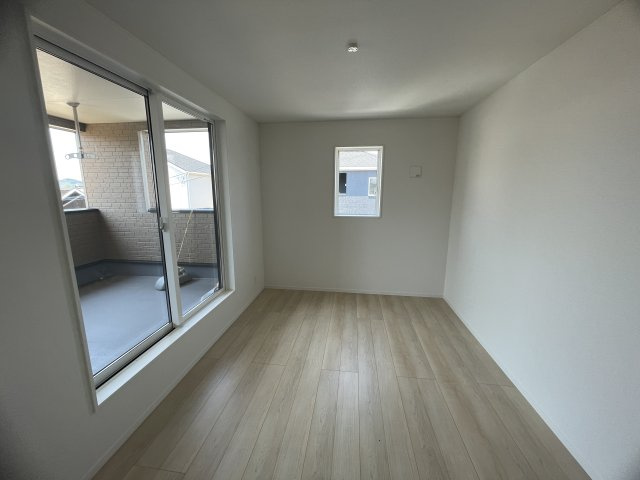 小野市中町第6－4号棟の洋室