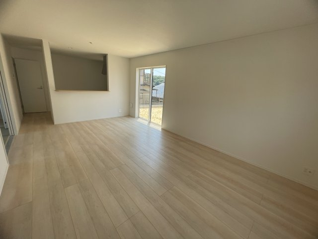 小野市中町第6－4号棟の居間・リビング