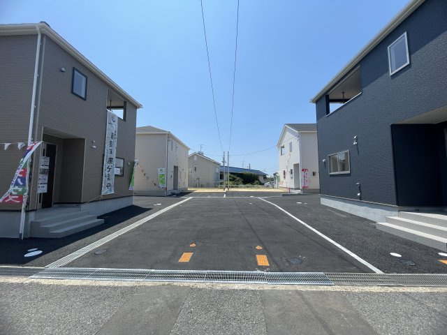 小野市中町第6－4号棟の前面道路含む現地写真