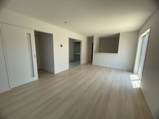 小野市中町第6－4号棟の居間・リビング