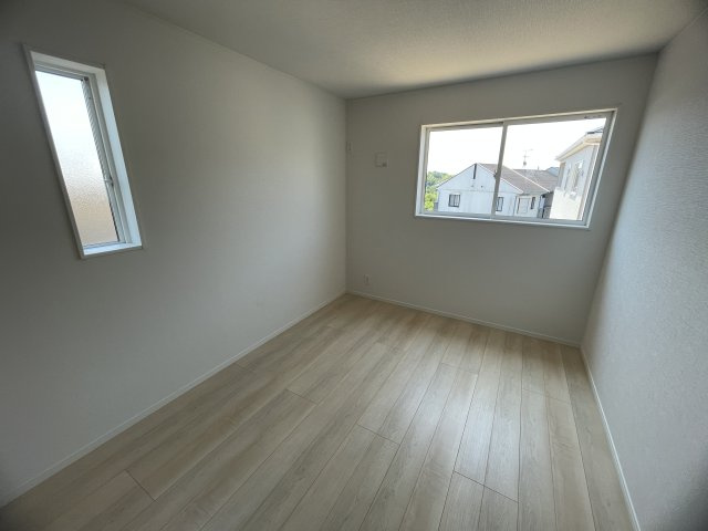 小野市中町第6－4号棟の洋室