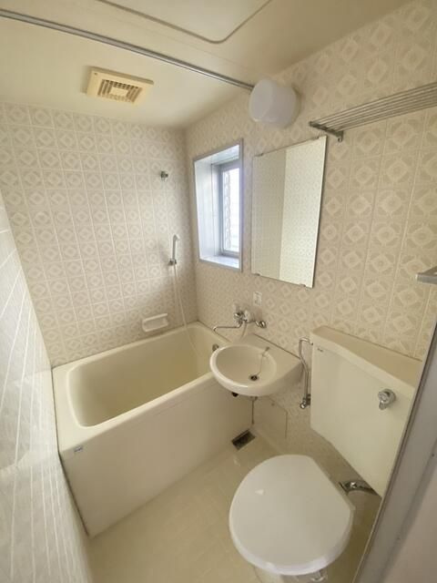 ハイツ恵利佳の浴室