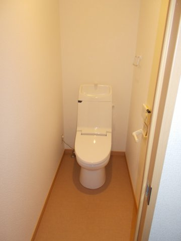 神戸市垂水区城が山２丁目の賃貸マンションのトイレ