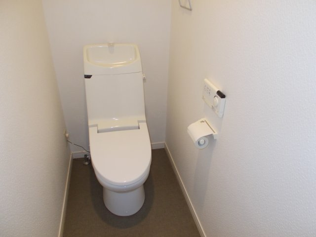 神戸市垂水区城が山２丁目の賃貸マンションのトイレ|ウォシュレット機能トイレ