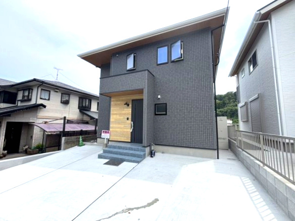 下伊敷3丁目　新築戸建ての外観|さつま団地入口近くに堂々完成！