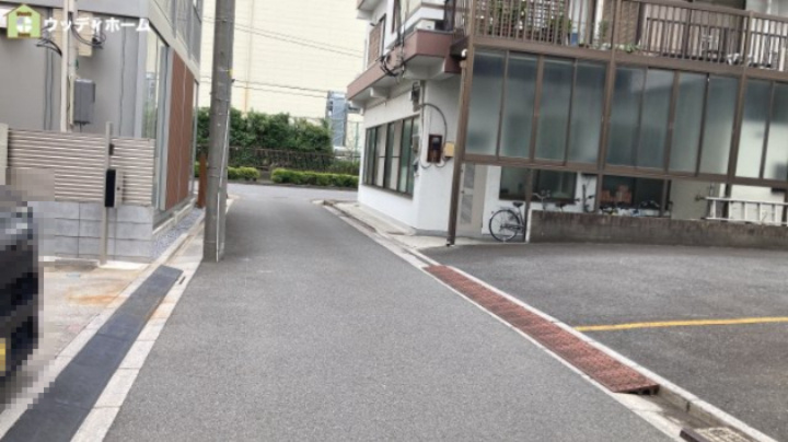 川口市弥平4丁目　中古一戸建ての前面道路含む現地写真